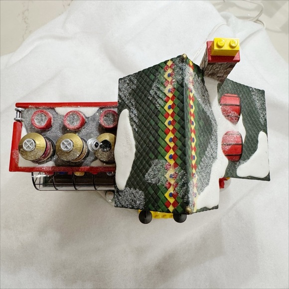 ❤️🎄❤️ Dept 56 | “LEGO Building Creation Station”| North Pole Series ❤️🎄❤️ - Picture 8 of 15